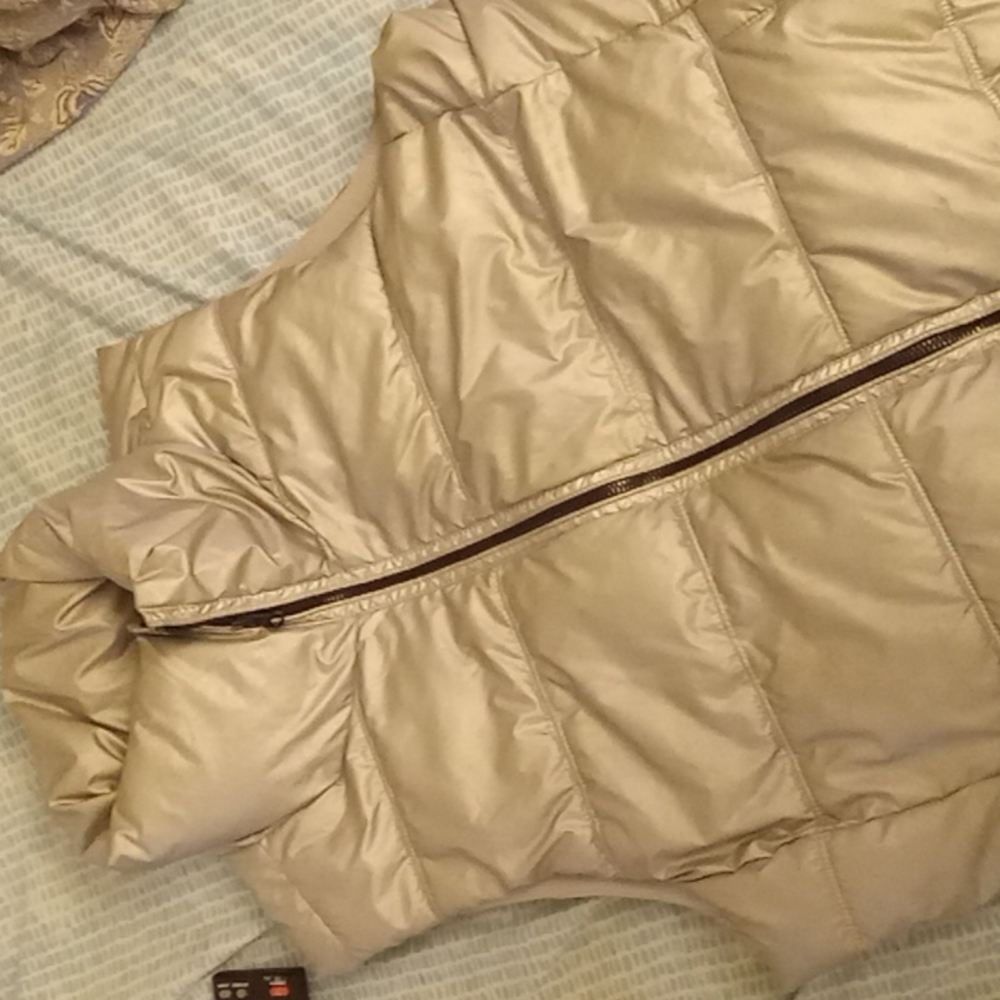 Vest - Picture 2 of 4